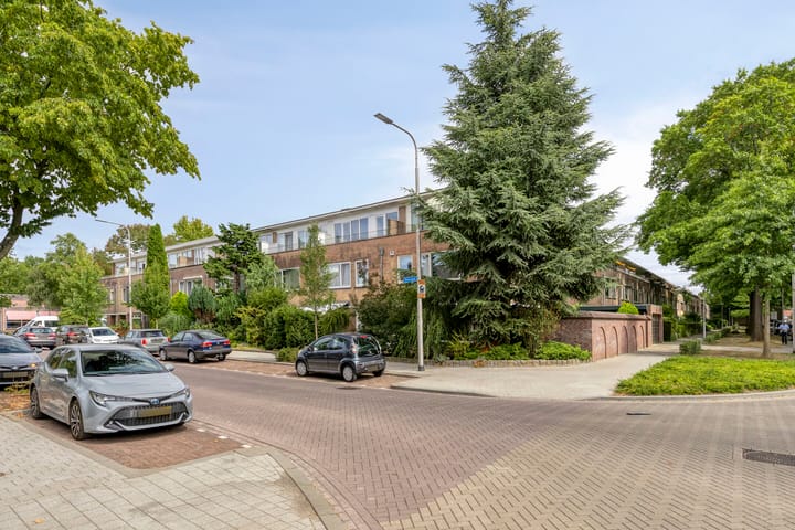 Beneluxlaan 18 in Tilburg foto