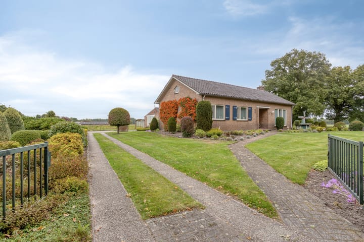 Berg 2 in Budel foto