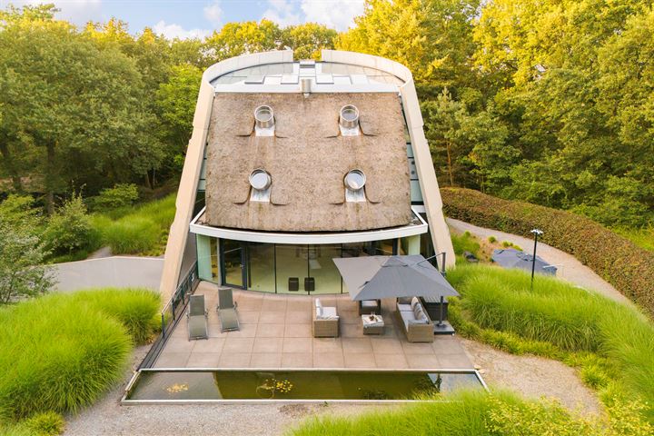 Berg en Dalweg 32 in Beekbergen foto