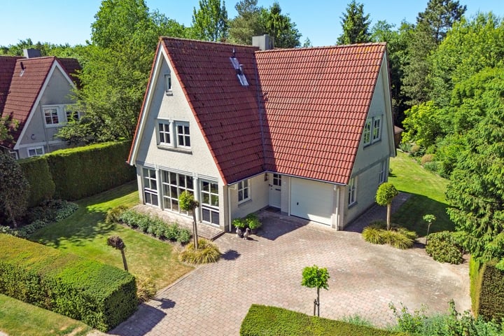 Bergeendlaan 2 in Almere foto