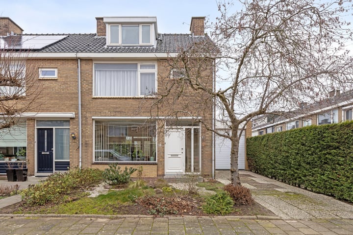 Bernhard Zweersstraat 18 in Ridderkerk foto