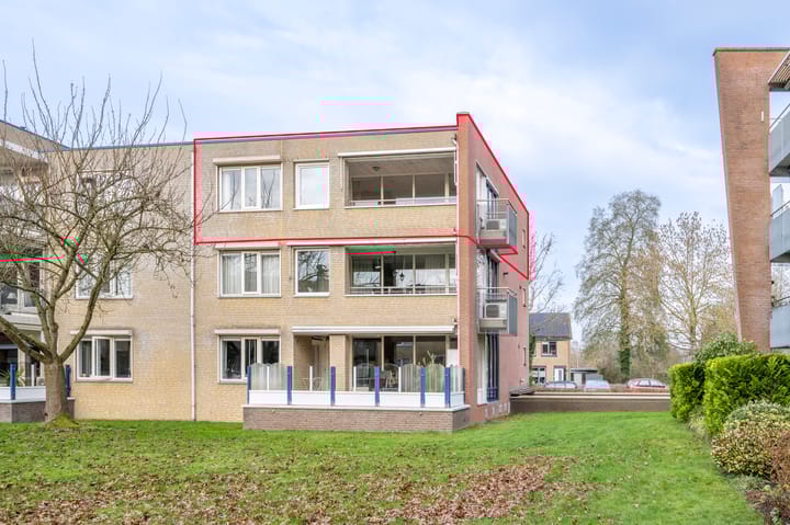 Bernstein 76 in Eerbeek foto