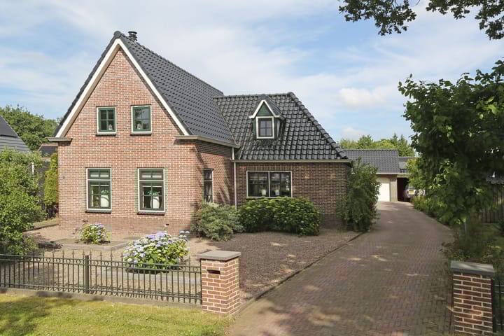 Betonwei 3 in Harkema foto