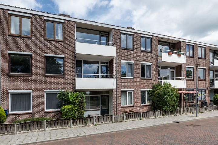 Beukenlaan 27 in Rozenburg foto