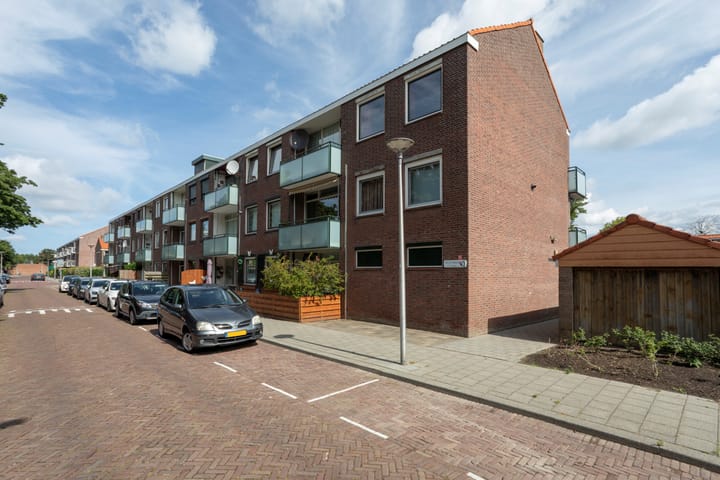 Beukenlaan 39 in Rozenburg foto