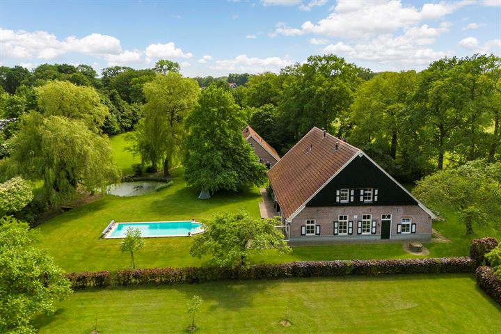 Beukerweg 50 in Enschede foto