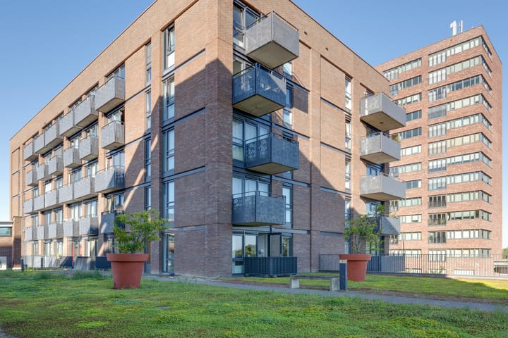 Bezaanjachtplein 21 in Amsterdam foto