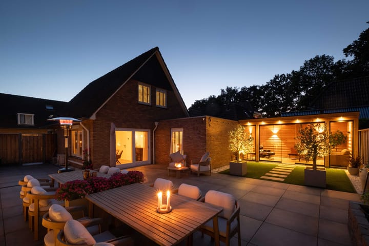 Blauwgras 64 in Borne foto