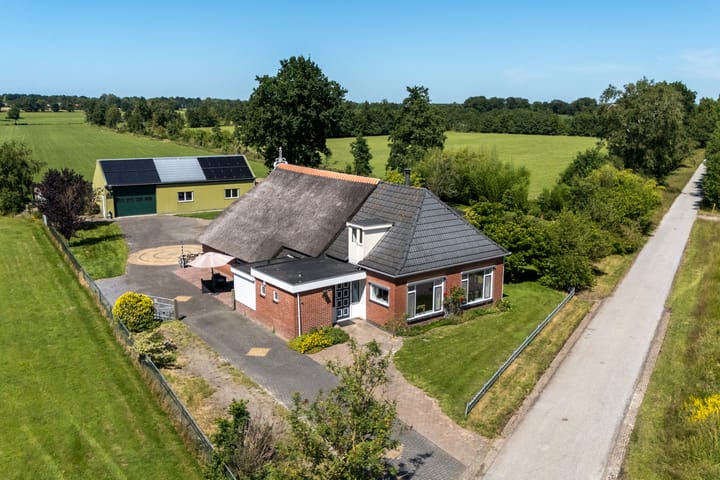 Blauwhuisterweg 52 in Surhuisterveen foto