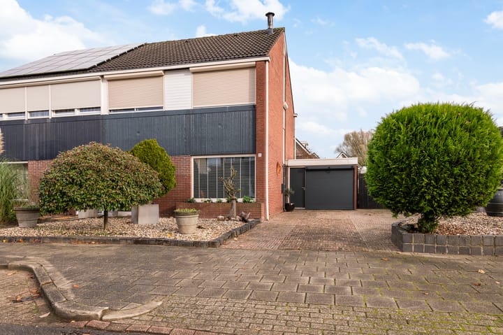 Borg Ewsum 96 in Almelo foto