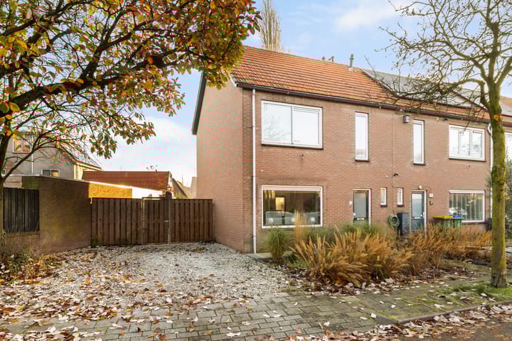 Borneolaan 1 in Ede foto