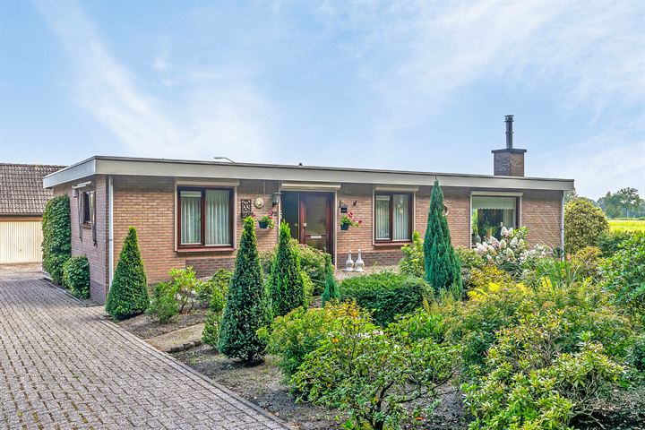 Bovendwarsweg 72 in Oldebroek foto