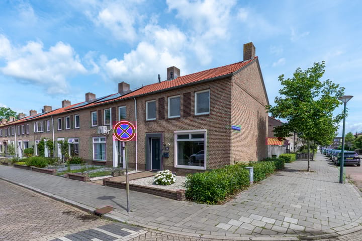 Braillestraat 15 in Grave foto