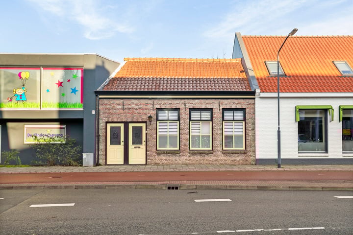 Bredaseweg 22 in Oosterhout foto