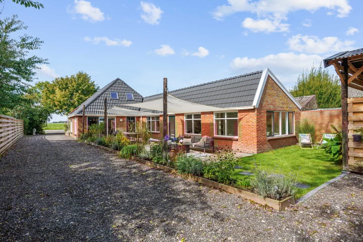 Bredeweg 23 in Westeremden foto