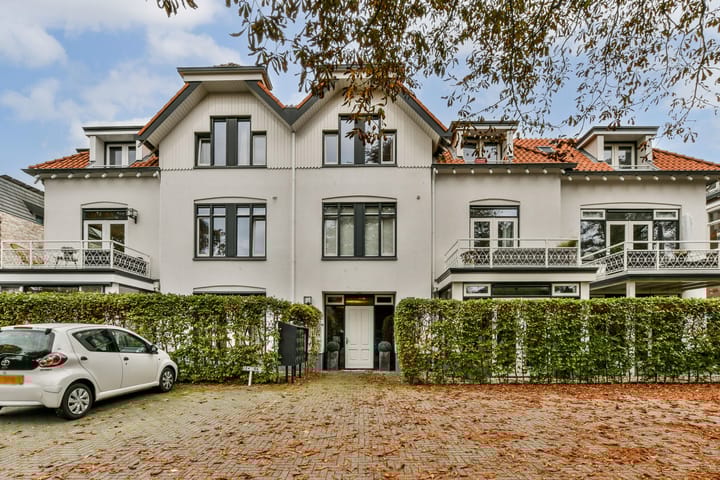 Brinklaan 124C-6 in Bussum foto