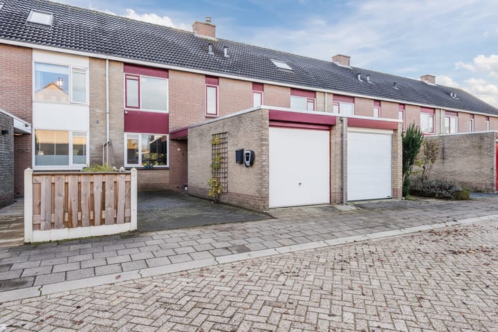 Brittenstraat 12 in Almere foto