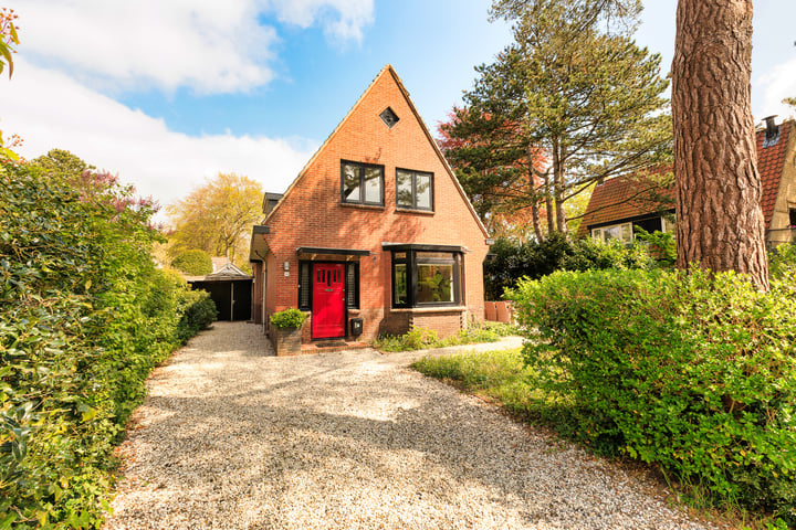 Broekbeeklaan 14 in Bergen (NH) foto