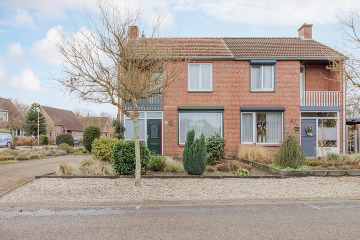 Broekhuizerweg 24 in Swolgen foto