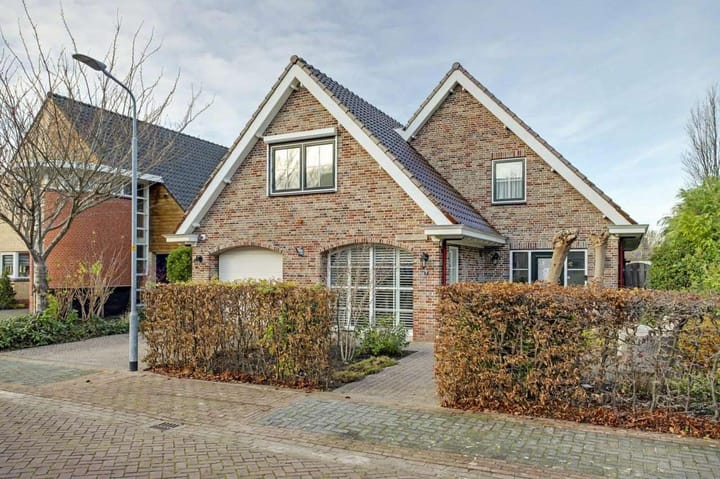 Bruggesloot 8 in Broek op Langedijk foto