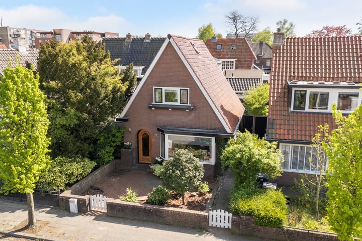 Bruinsslotstraat 1 in Drachten foto