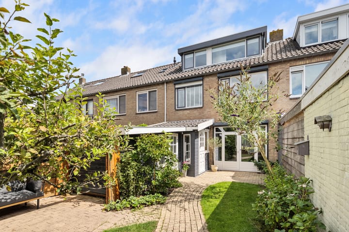 Burg.de Jongplein 33 in Mijnsheerenland foto