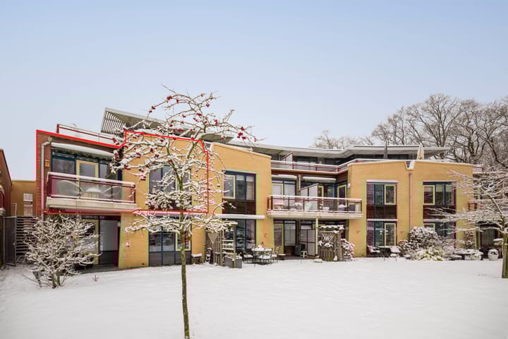 Burg. Doffegnieslaan 2F-10 in Diepenveen foto