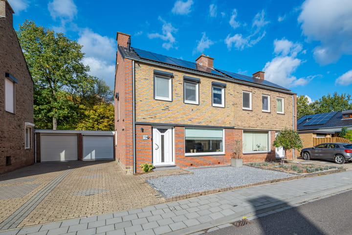 Burg. Hausmansstraat 9 in Buchten foto