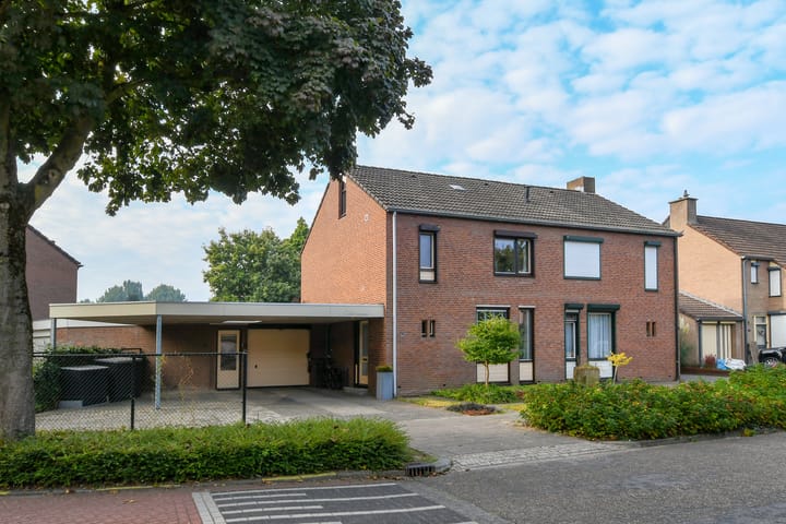 Burg. Janssenring 32 in Panningen foto
