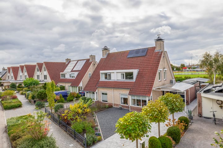 Burg. Korstanjestraat 49 in Klaaswaal foto