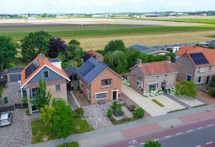 Burg. Lovinkstraat 75 in Breezand foto