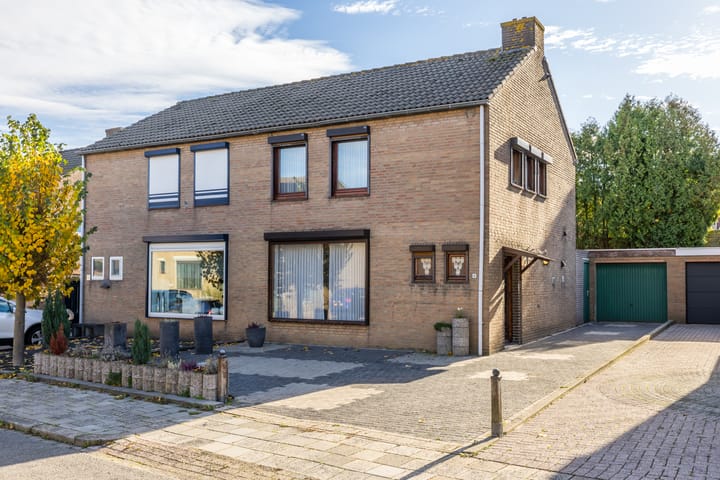 Burg. Ritzenstraat 6 in Nuth foto