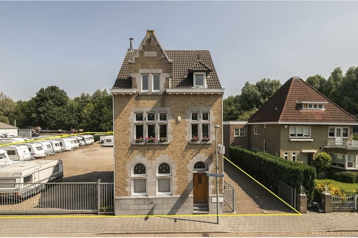 Burg. Slanghenstraat 11 in Hoensbroek foto