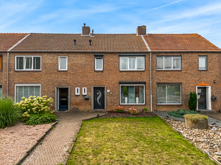 Burg van Mulkenstraat 46 in Elsloo foto