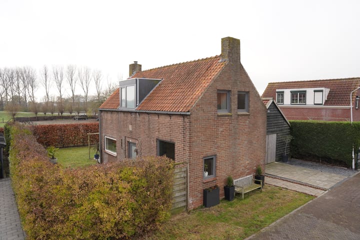 Burg. Verplankeplein 8 in Biervliet foto