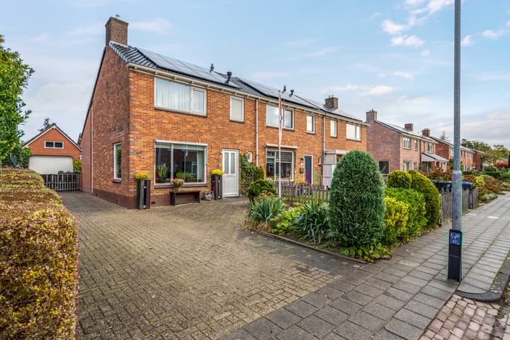 Burgemeester Borgerstraat 33 in Roden foto