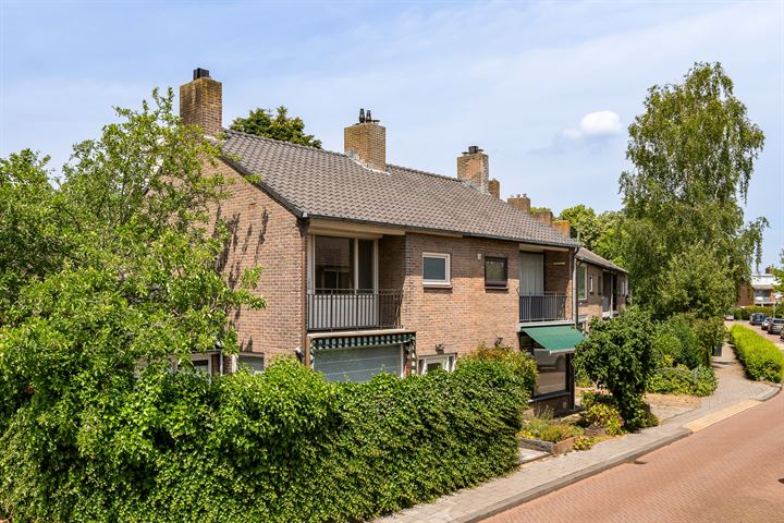 Burgemeester Breebaartlaan 1 in Poortugaal foto