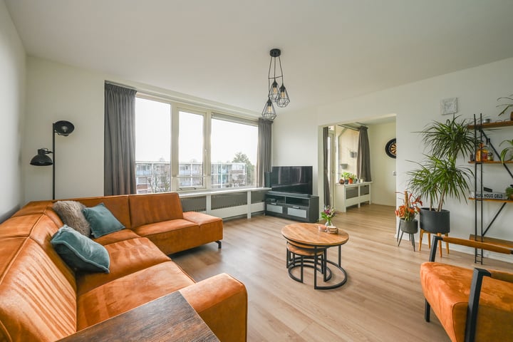 Burgemeester Caan van Necklaan 346 in Leidschendam foto