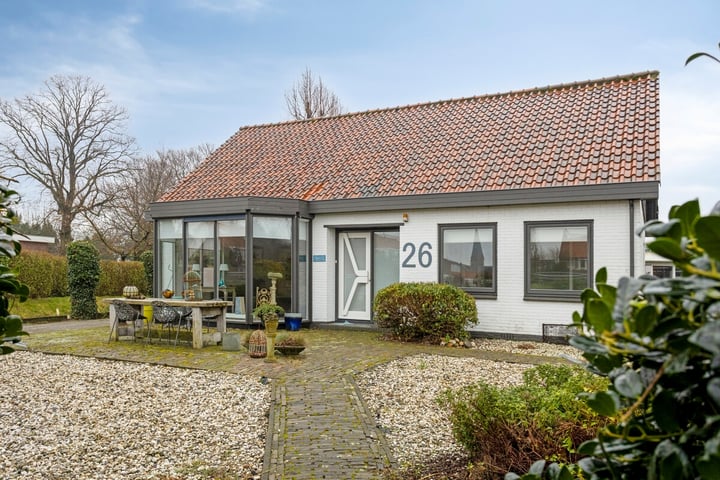 Burgemeester Crezéelaan 26 in De Lier foto