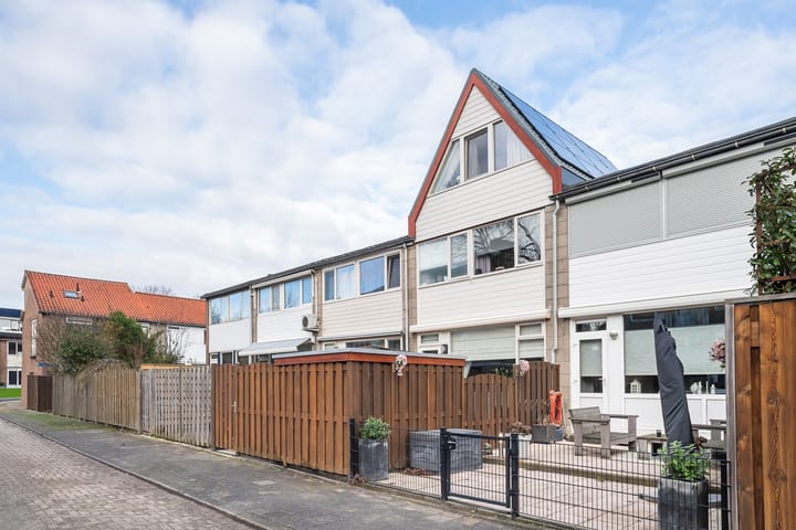 Burgemeester Crezéestraat 18 in Ridderkerk