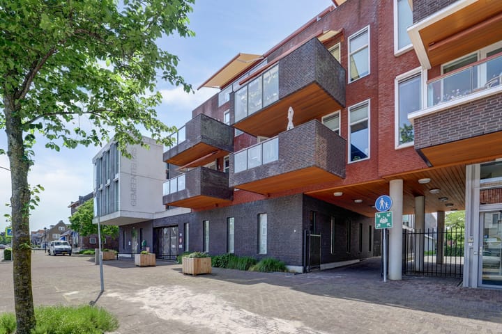 Burgemeester de Bruïnelaan 51A in Zwijndrecht foto