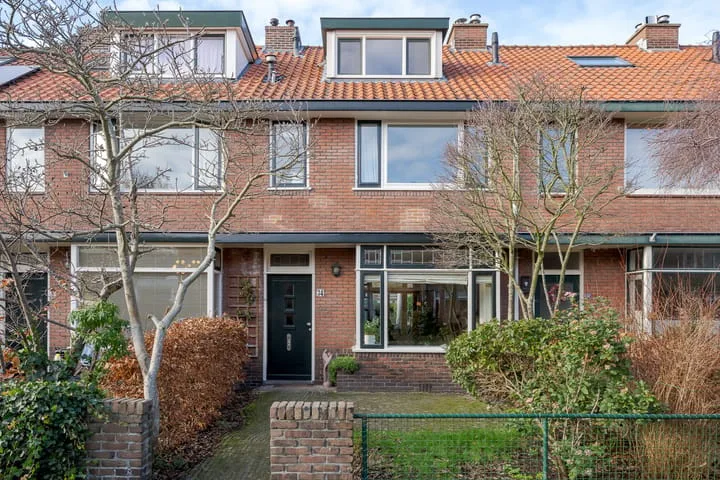 Burgemeester De Kempenaerstraat 34 in Voorschoten