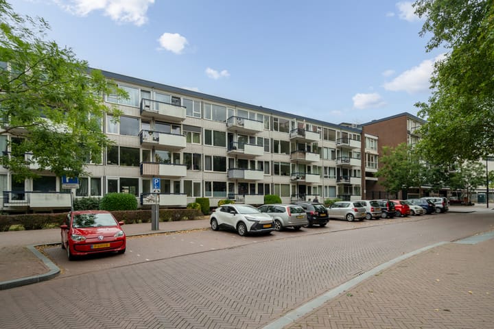 Burgemeester Edo Bergsmalaan 82 in Enschede foto