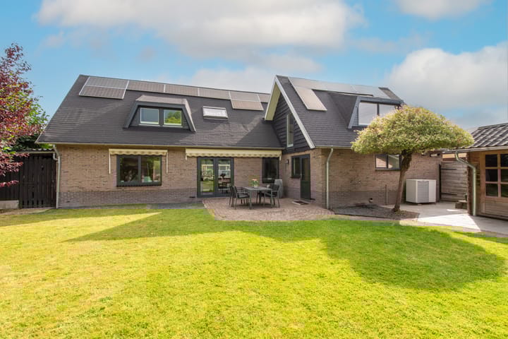 Burgemeester Elmersstraat 98 in Sijbekarspel foto