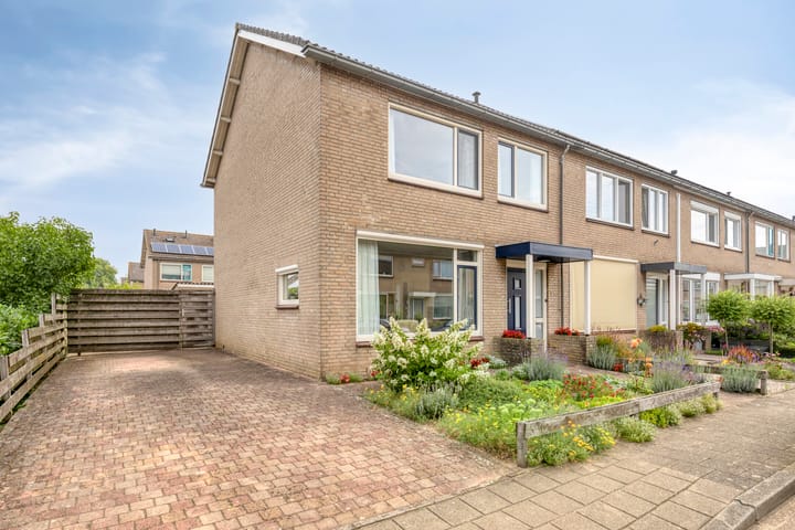 Burgemeester Hermsenstraat 1 in Millingen aan de Rijn foto