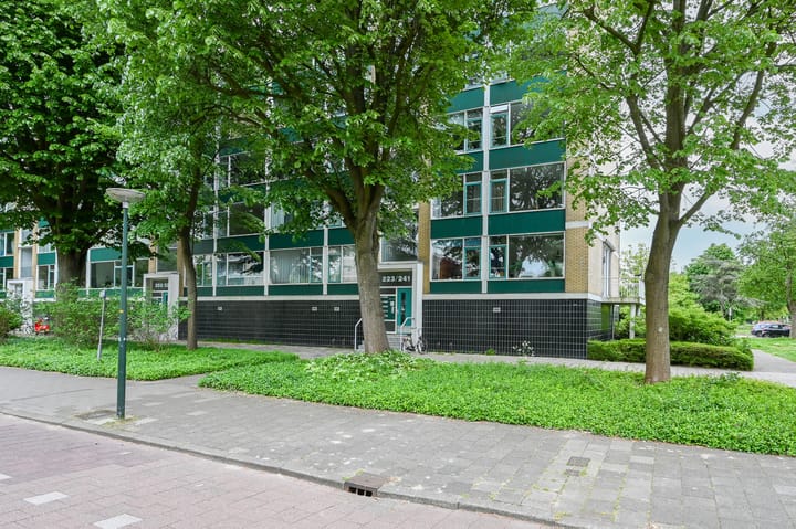 Burgemeester Keijzerlaan 239 in Leidschendam foto