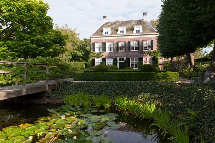 Burgemeester Ketelaarstraat 1 in Warmond foto