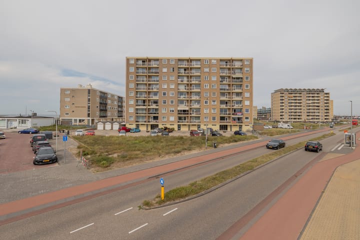 Burgemeester van Alphenstraat 57F-15 in Zandvoort foto