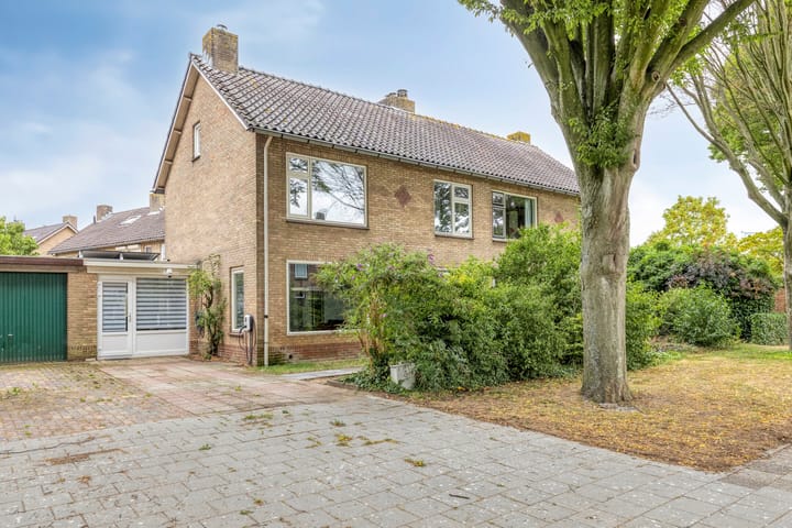 Burgemeester Van Altenastraat 6 in Tiel foto