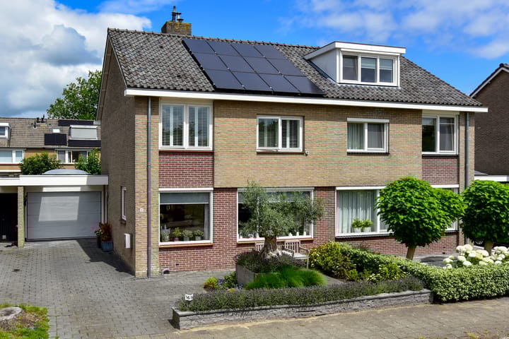 Burgemeester van Baaklaan 16 in Wilnis foto